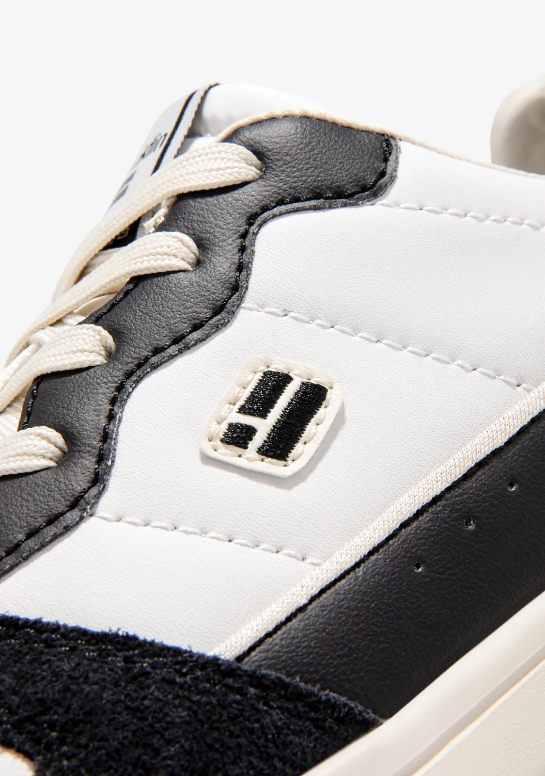 Court V2 Flag White / Black - Image 4