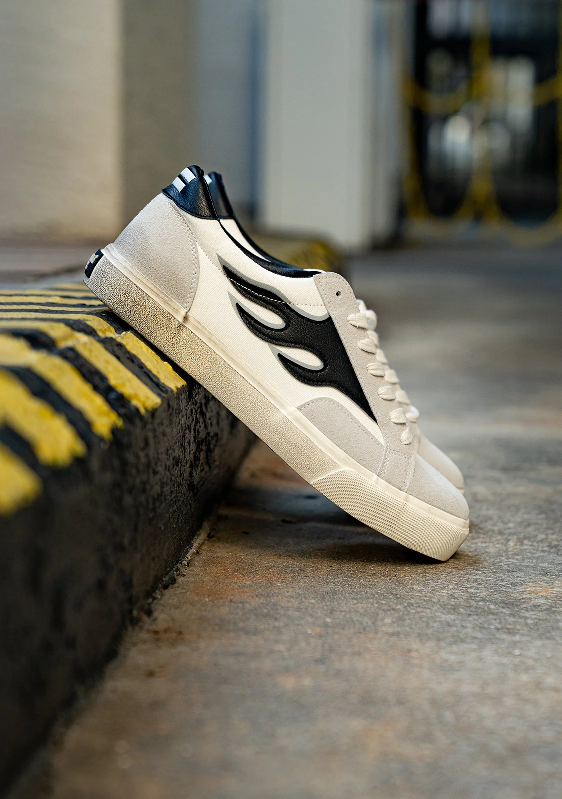 Echo Flame White / Black - Image 4