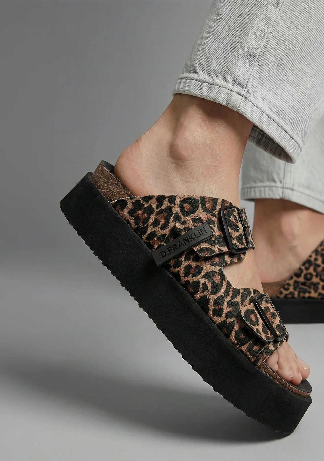 Vibe Sandals Buckle Platform Leo - Image 5